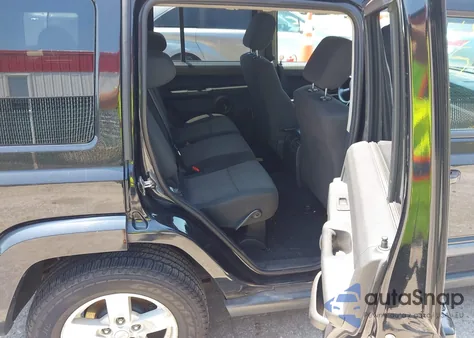 2008 Jeep Commander Sport z USA, uszkodzony, nr VIN 1J8HG48K08C132383